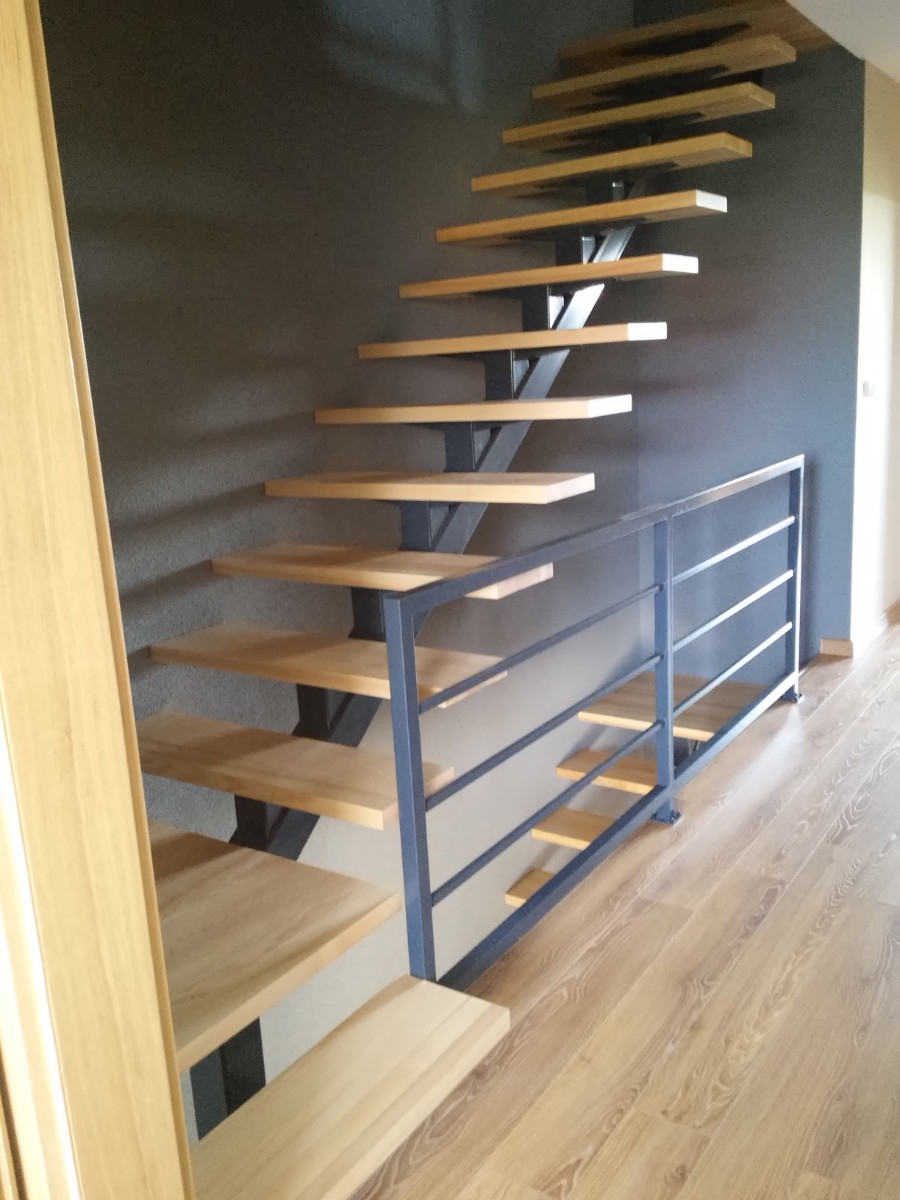 schody-z-balustrad-metalowo-drewnian-schody-drewniane-opole