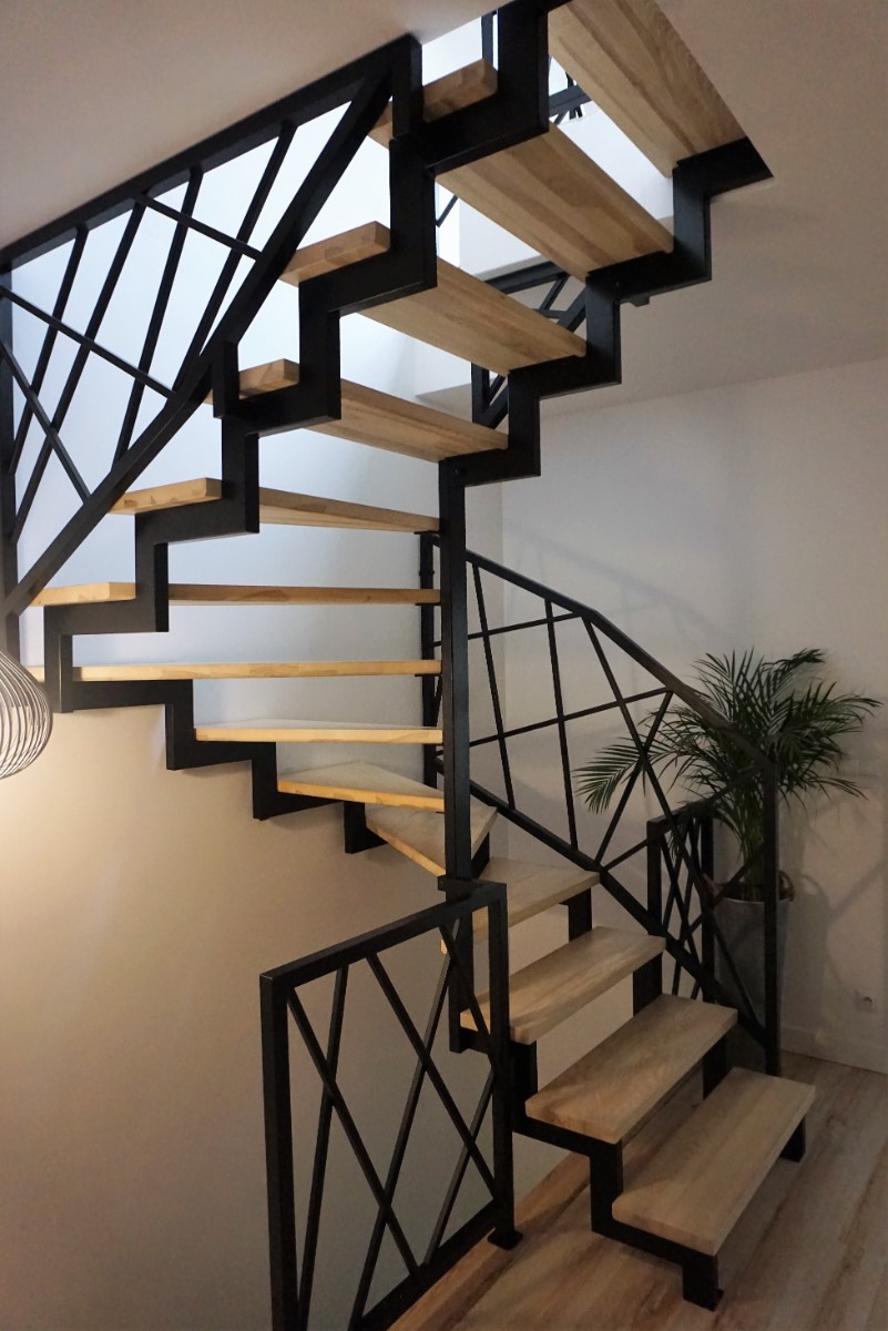 schody-kielce-schody-na-konstrukcji-metalowej